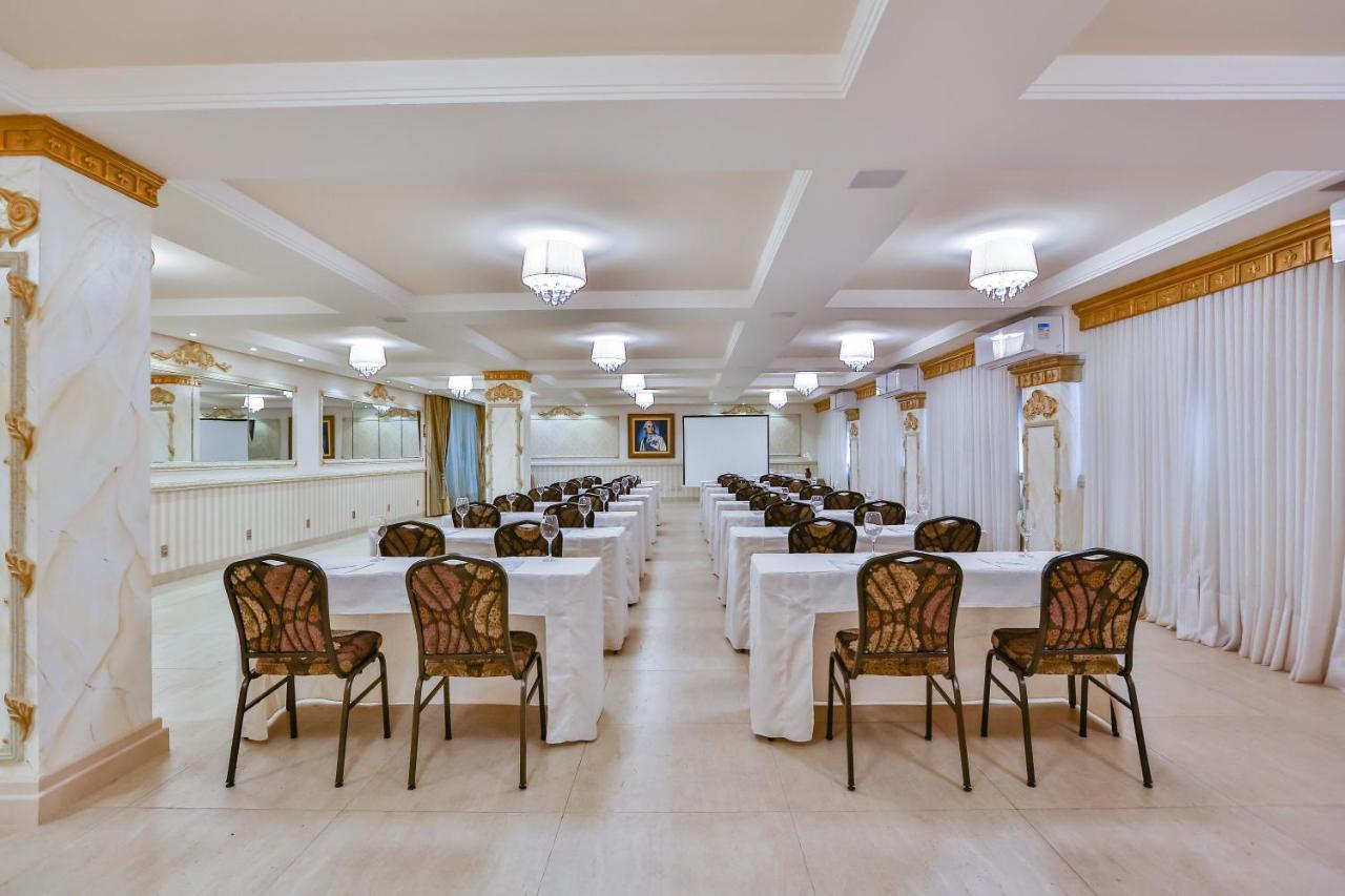 Golden Lis Hotel Boutique Goiânia Exterior foto The conference room
